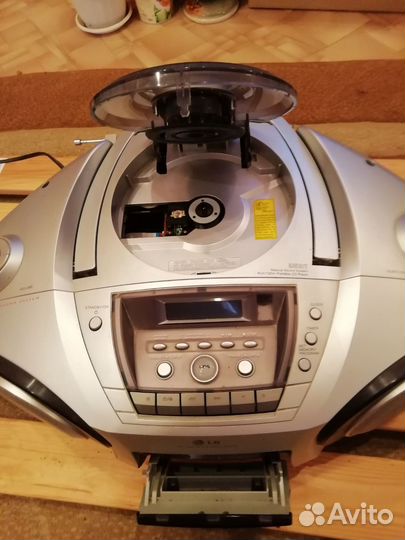 Магнитола 3 в 1-м LG CD-M371AX под ремонт