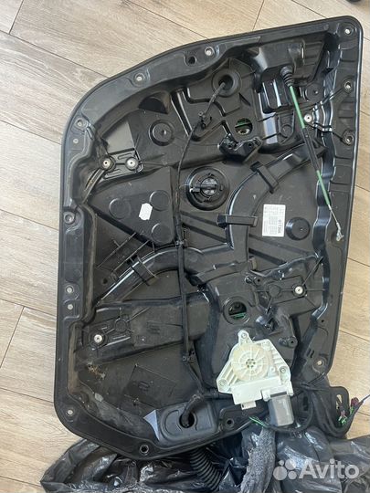 Стеклоподьемник передний L w205