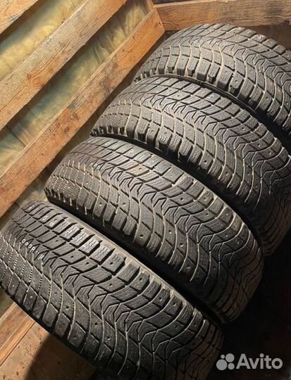 Michelin X-Ice North 3 215/60 R16