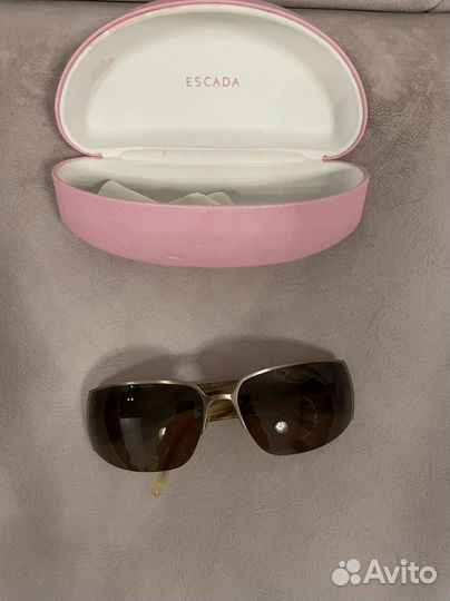 Солнцезащитные очки escada