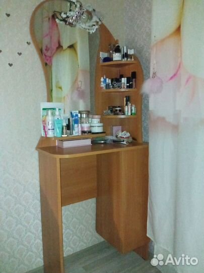 Трюмо с зеркалом