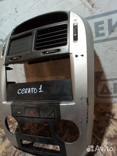 Рамка автомагнитолы Kia Cerato 1