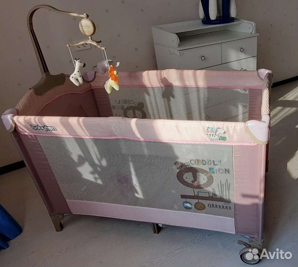 Детская кровать манеж с пеленальным столиком