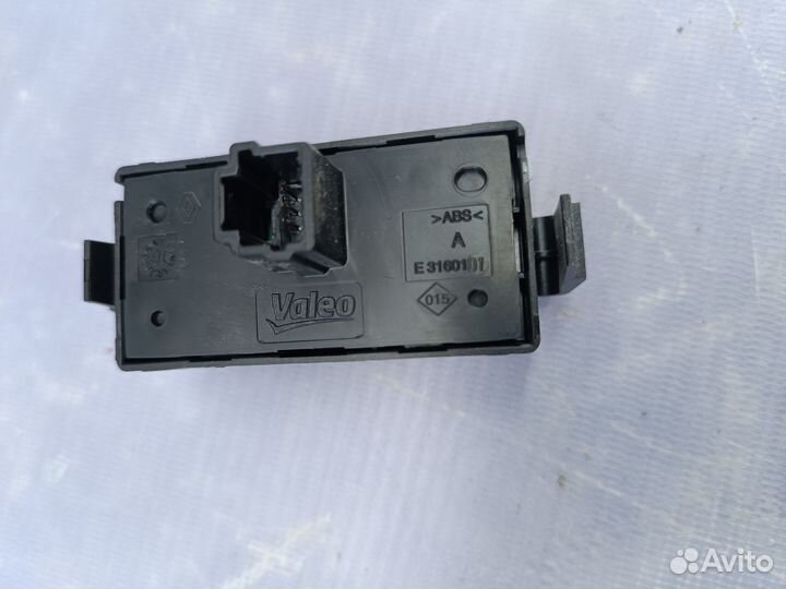 Кнопка аварийной сигнализации Renault Logan 2