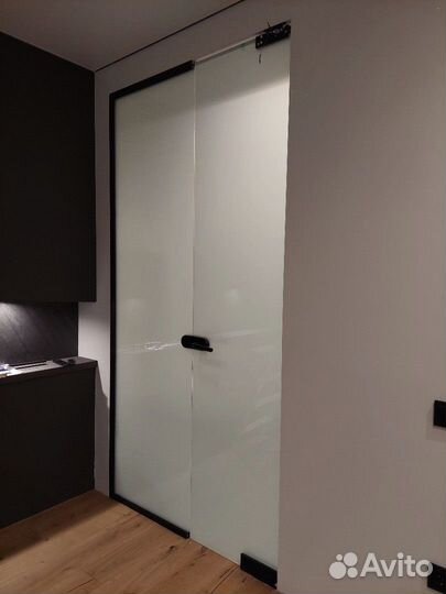 Стеклянные офисные перегородки