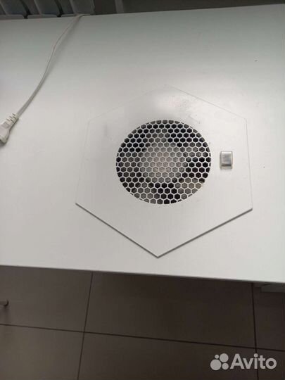 Стол для маникюра с вытяжкой