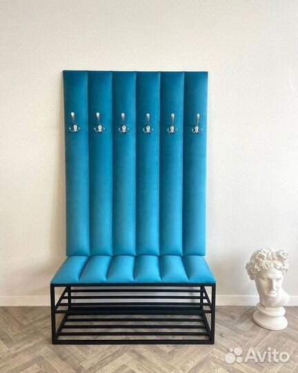 Прихожая в стиле лофт с мягкой обивкой