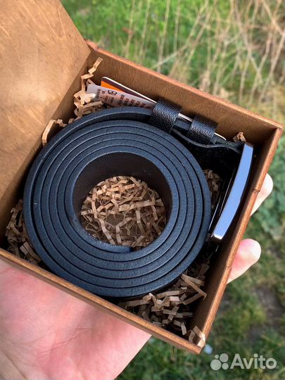 Мужской кожаный ремень в подарочной коробке