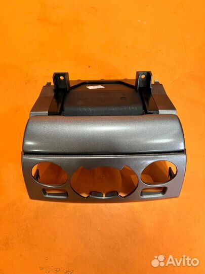 Рамка блока управления печки на Peugeot 308