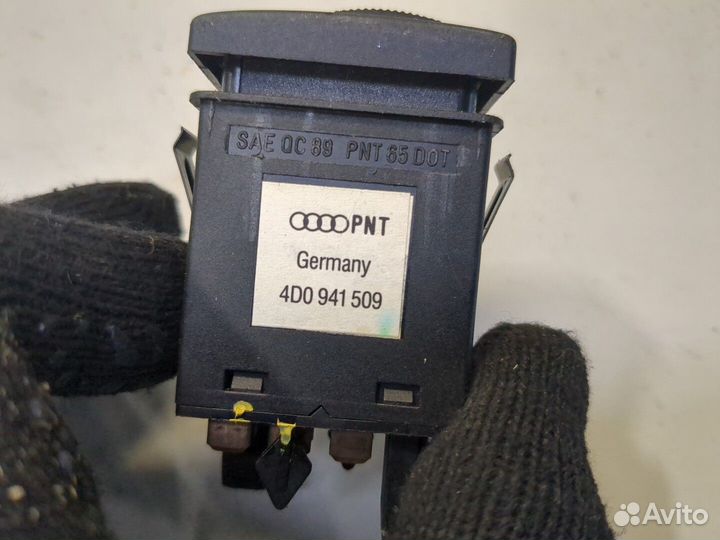 Кнопка аварийки Audi A8 (D2), 1994