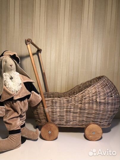 Детская коляска для кукол из плетеной лозы