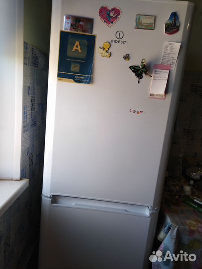 Холодильник indesit