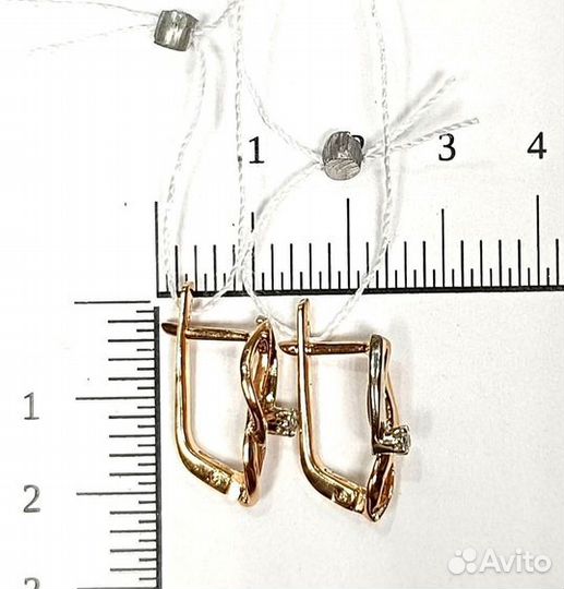 Золотые серьги с камнем