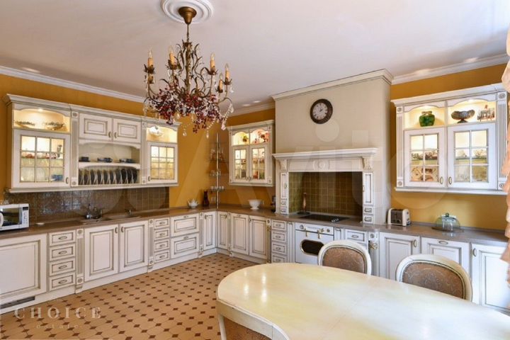 Коттедж 800 м² на участке 61 сот.