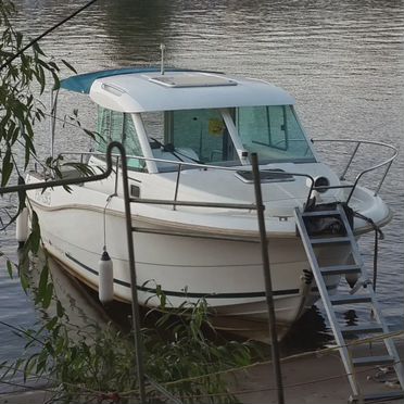 Моторная яхта Jeanneau Merry Fisher 725