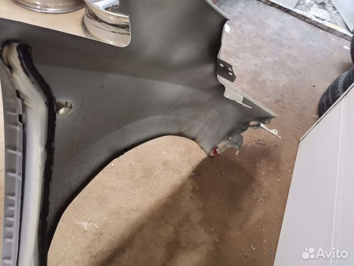Крыло левое переднее Nissan Leaf