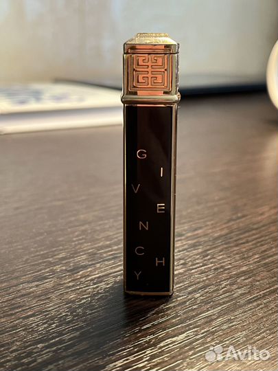 Зажигалка givenchy