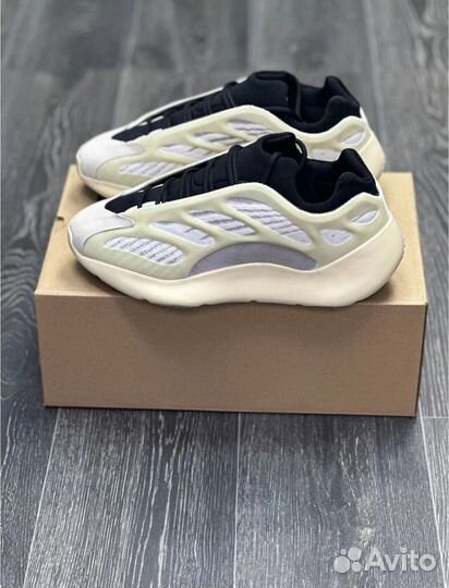 Adidas yeezy boost 700 v3