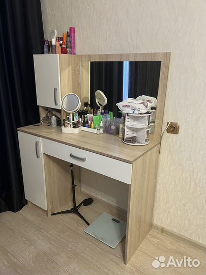 Туалетный столик