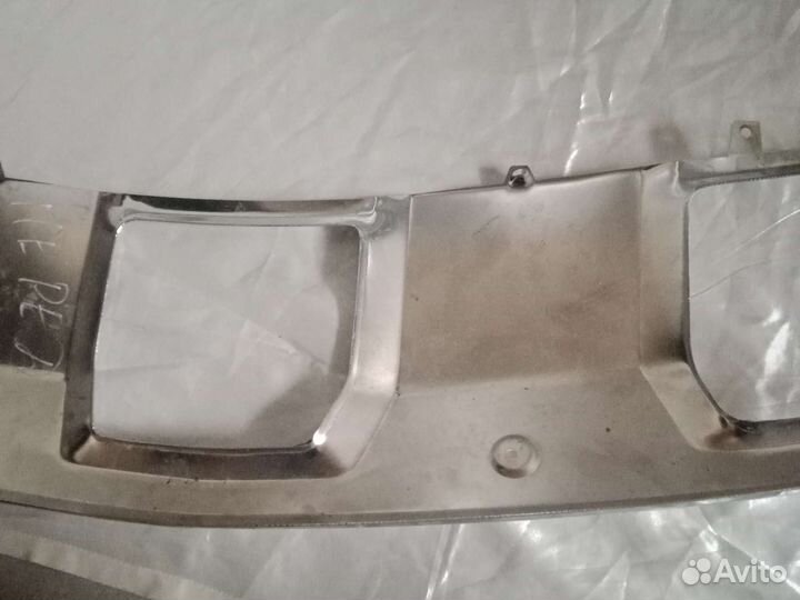 Хром-накладка на бампер передний Мерседес ML-164