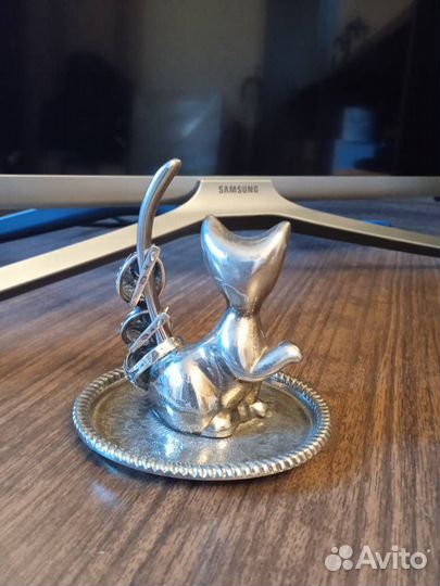 Сувенирные фигурки - рыбки, кошки