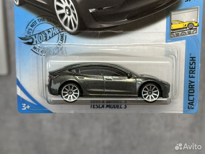 Hot wheels tesla model 3 / factory fresh