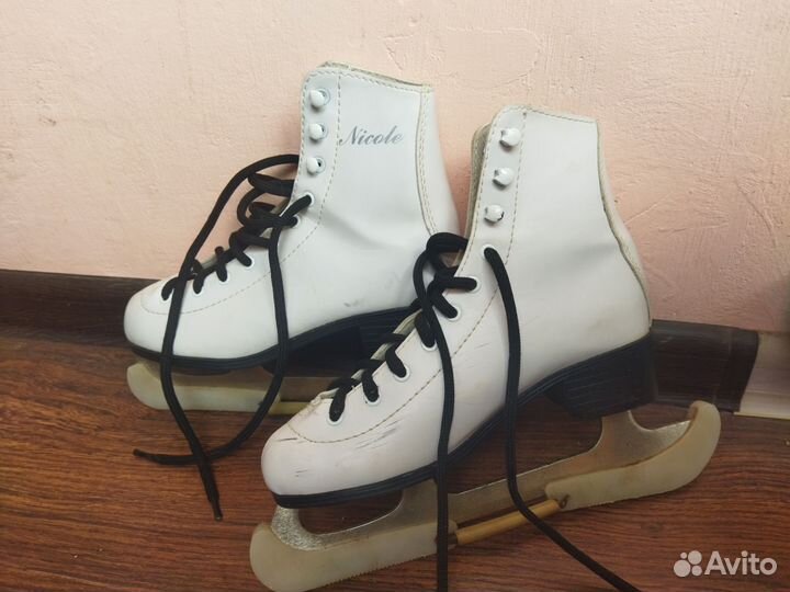 Коньки фигурные женские-детские 35 размер