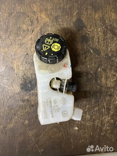 Рено дастер аркана тормозной бачок