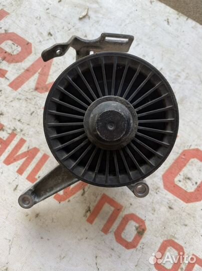 Кронштейн,ролик ремня Mercedes x166 m278