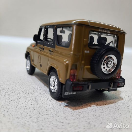 Модель автомобиля 1:43 УАЗ Hunter