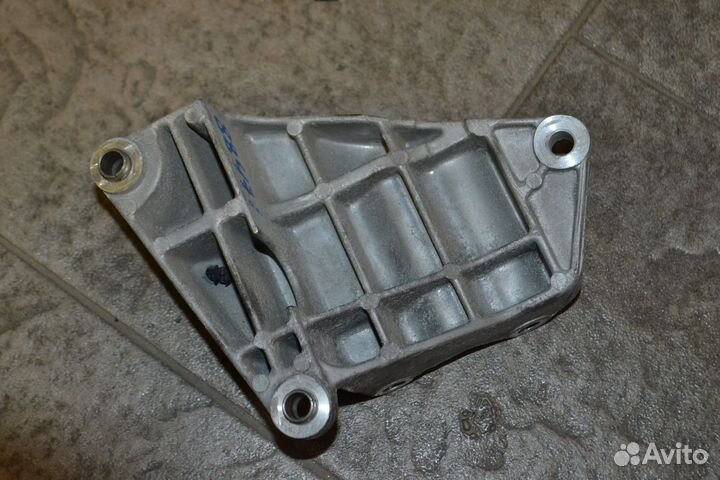 Кронштейн насоса гур