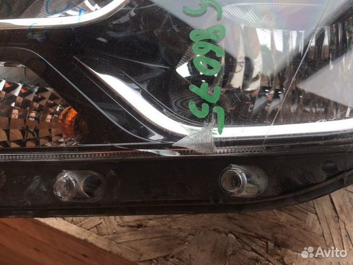 Фара Renault Duster