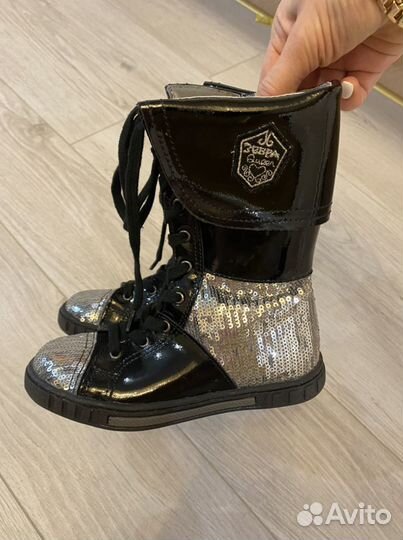 Высокие ботинки