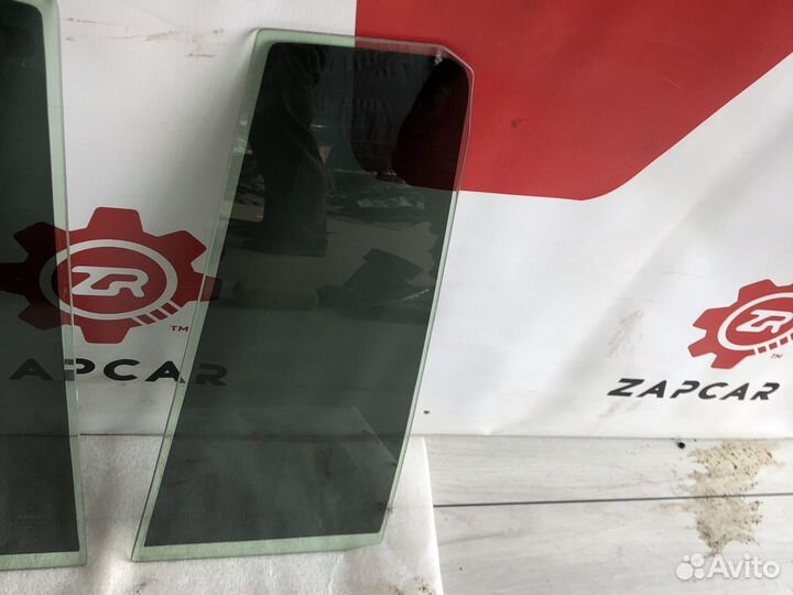 Toyota Land Cruiser 200 Форточка задняя