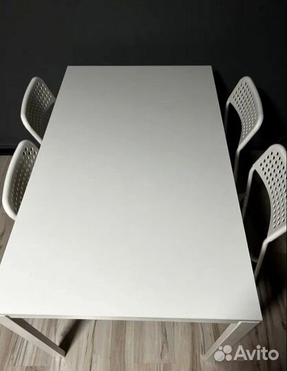 Кухонный стол и 4 стула