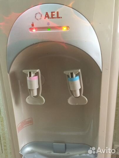 Кулер для воды напольный