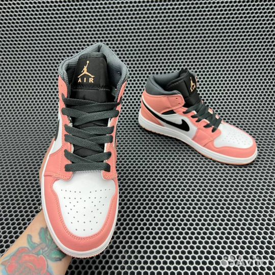 Кроссовки Nike Air Jordan 1 Mid Pink Quartz