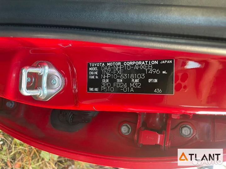 Обшивка багажника задняя левая toyota aqua