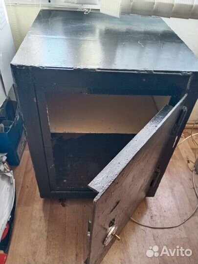 Сейф б/у, 50см*50см*50см