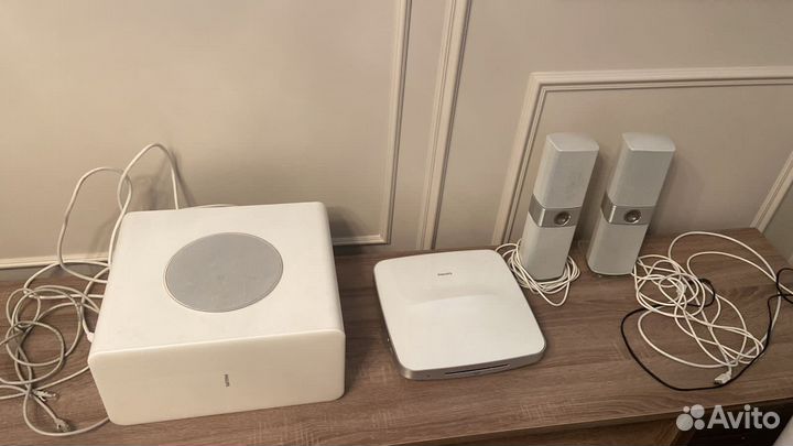 Blueray система + 2 колонки + саппбуфер Philips