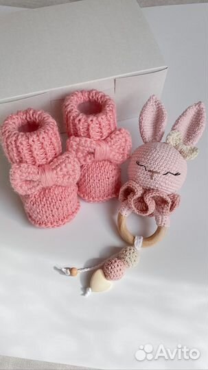 Грызунки, погремушки, пинетки, подарочные наборы