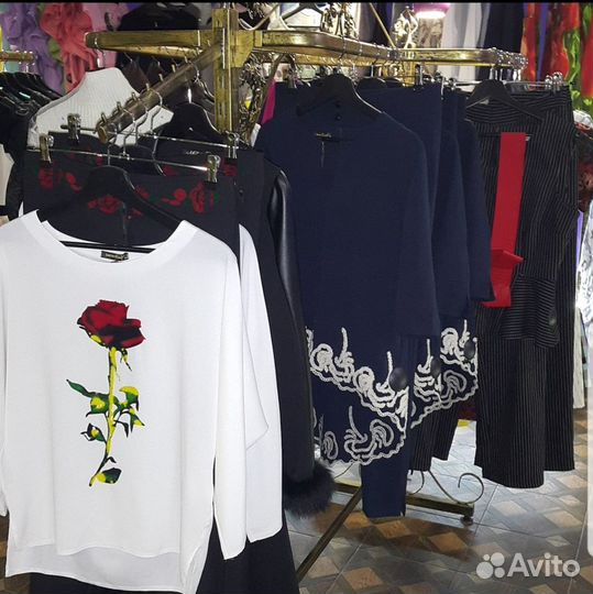 Оборудование для магазина одежды, стойки и вешала