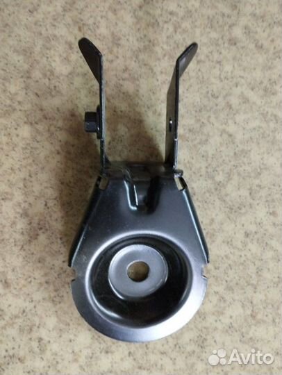 Кронштейн подрамника передний Chevrolet Cruze