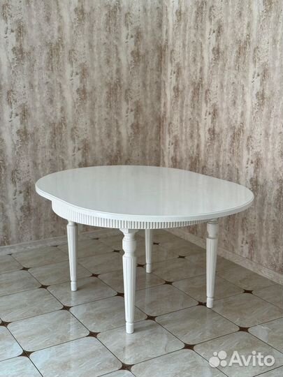 Стол и стулья