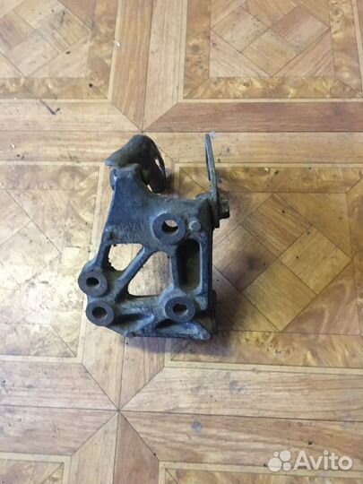 Кронштейн гидроусилителя Тoyota 3S -FE