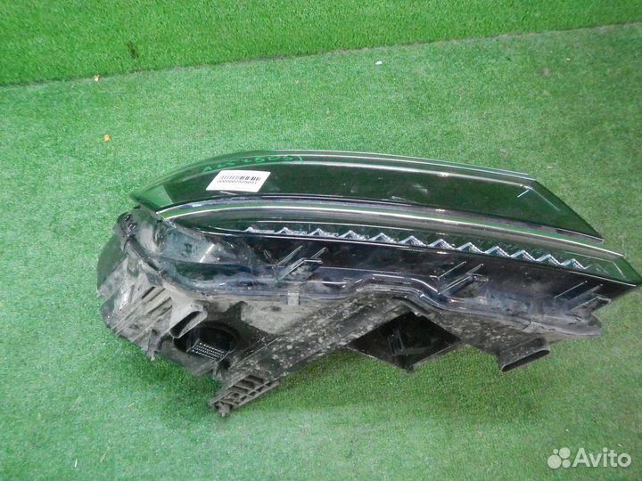 Фара правая Volkswagen Tiguan