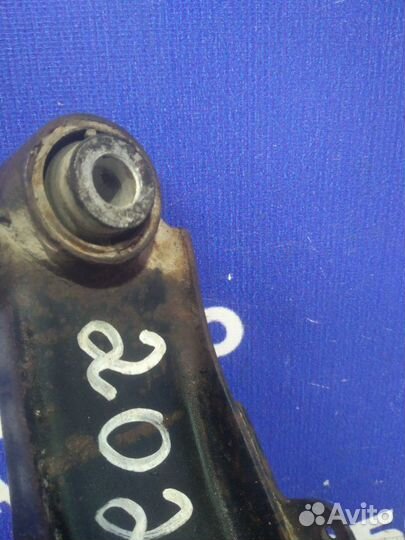 Задний правый рычаг Mercedes-Benz W202 седан 1995