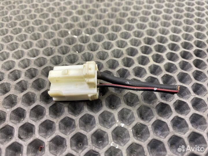 Б/У фишка (разъем ) Toyota Prius NHW10 1nzfxe 1