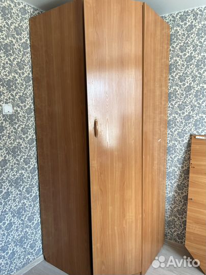 Угловой шкаф