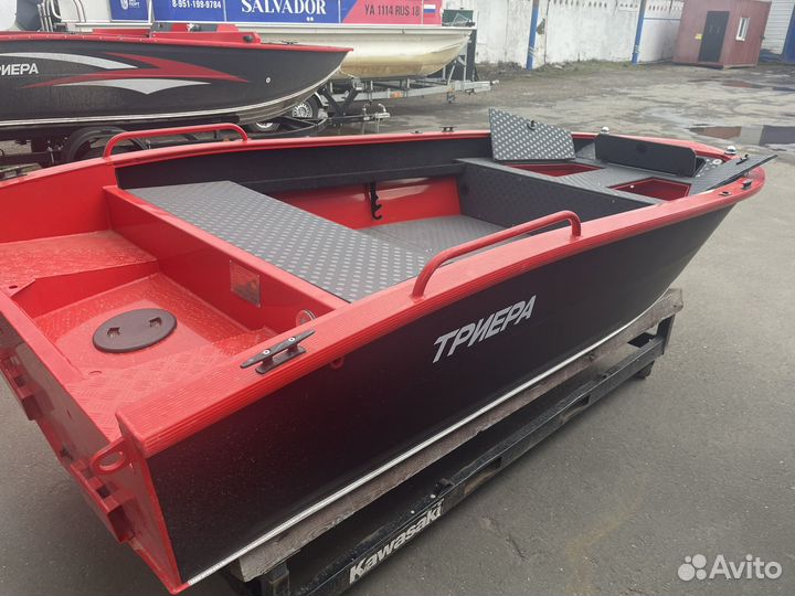 Лодка Триера 390 румпель
